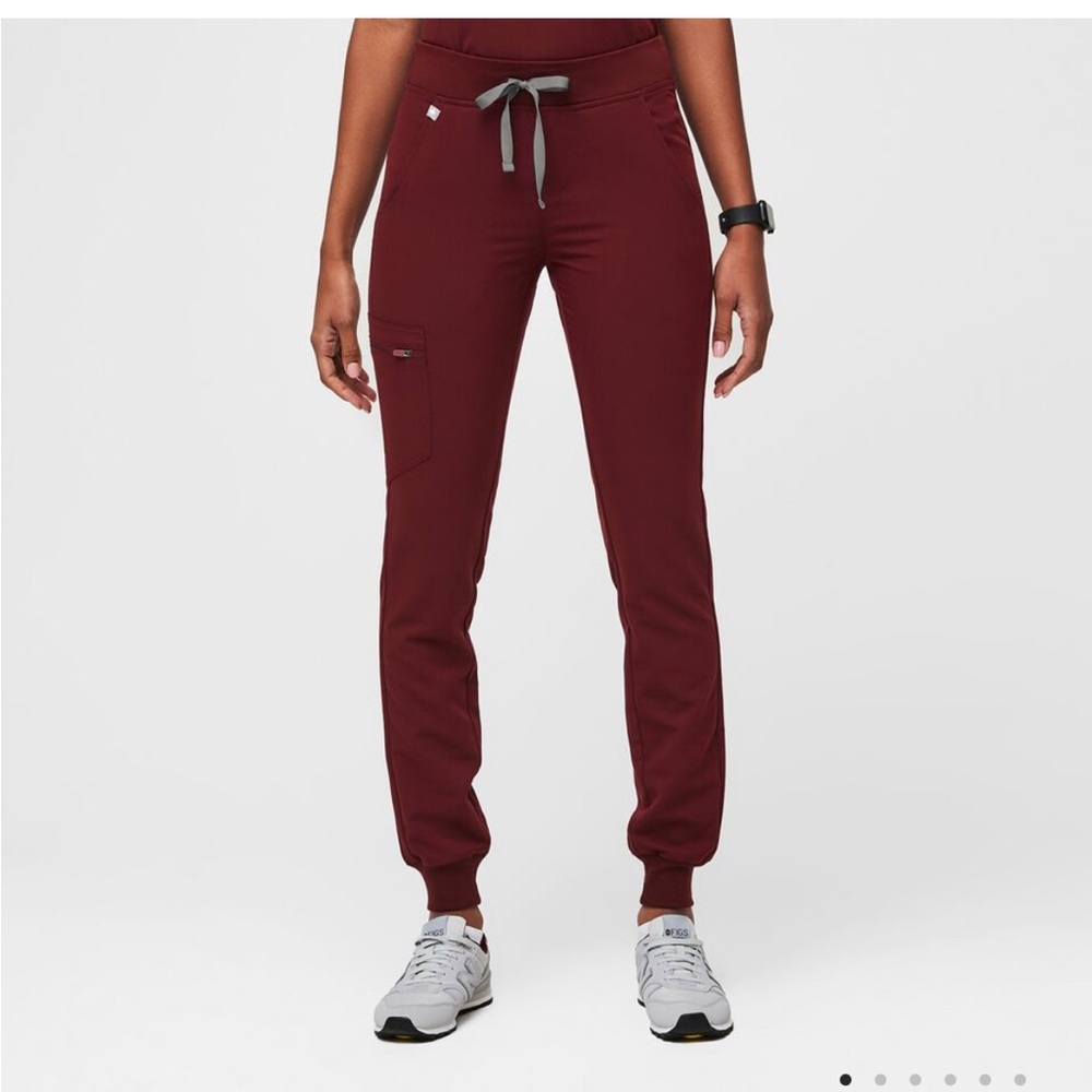 FIGS Zamora Jogger Scrub Pants in Burgundy Medium